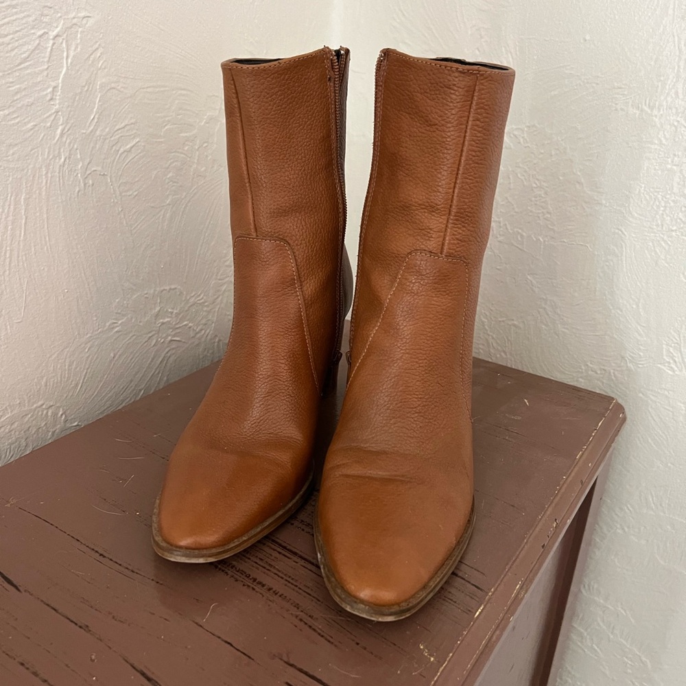 Size 8 women’s leather high ankle boot